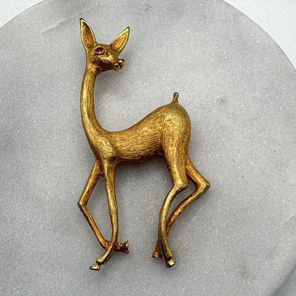 Vintage Deer Brooch Pin Brushed Goldtone Glass Eyes MCM Retro Christmas